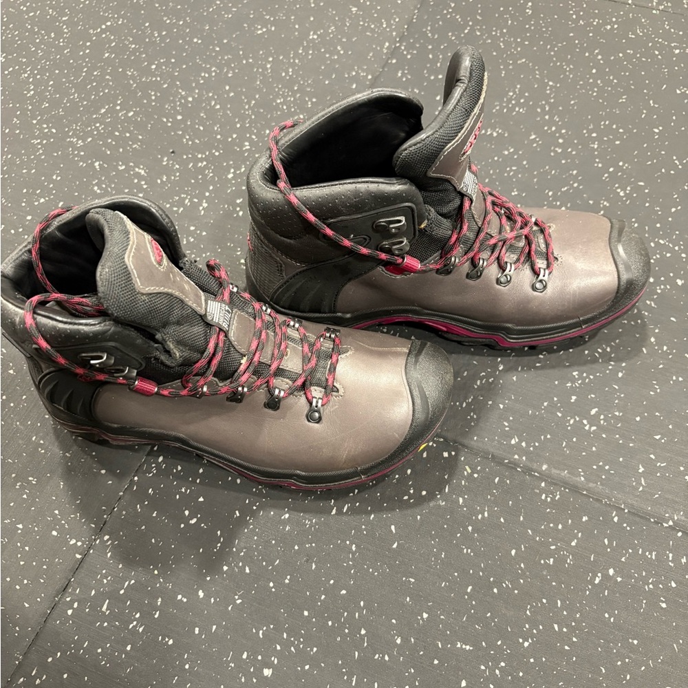 Keen Women's Black and Pink Combat Boots